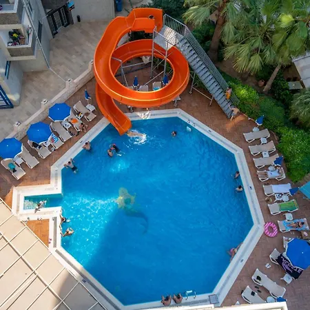 Aparthotel Kleopatra Carmen *