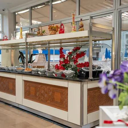 Aparthotel Kleopatra Carmen *